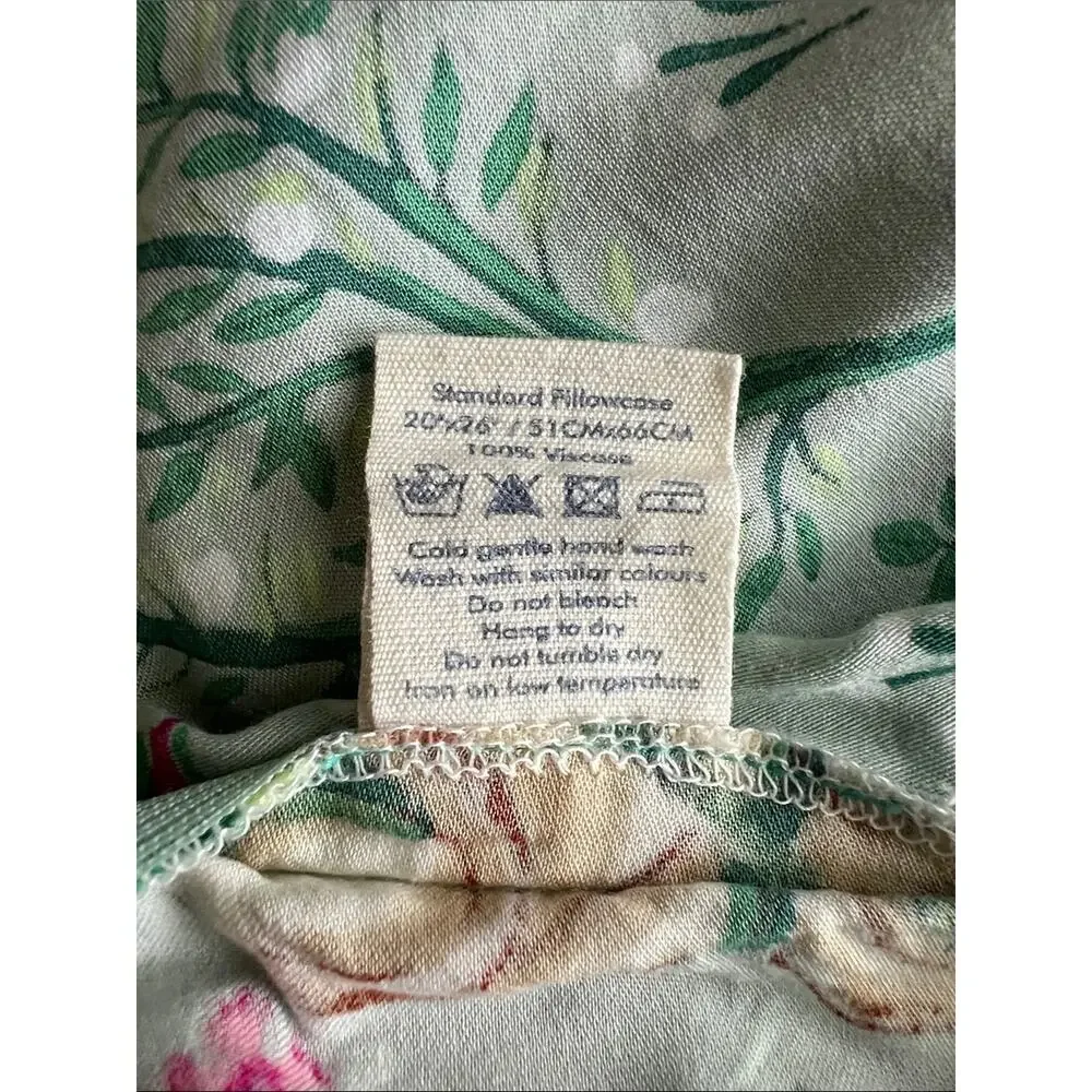 Printfresh Home Goods Camel's Courtyard Print Queen Size Zip Pillowcase